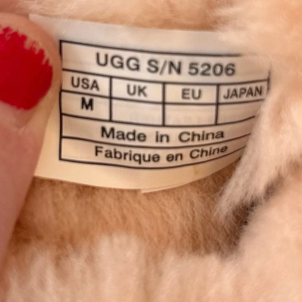UGG Boots Boo Pink Fuzzy Toddler Sz Medium Winter Snow Boots Warm Little Girls